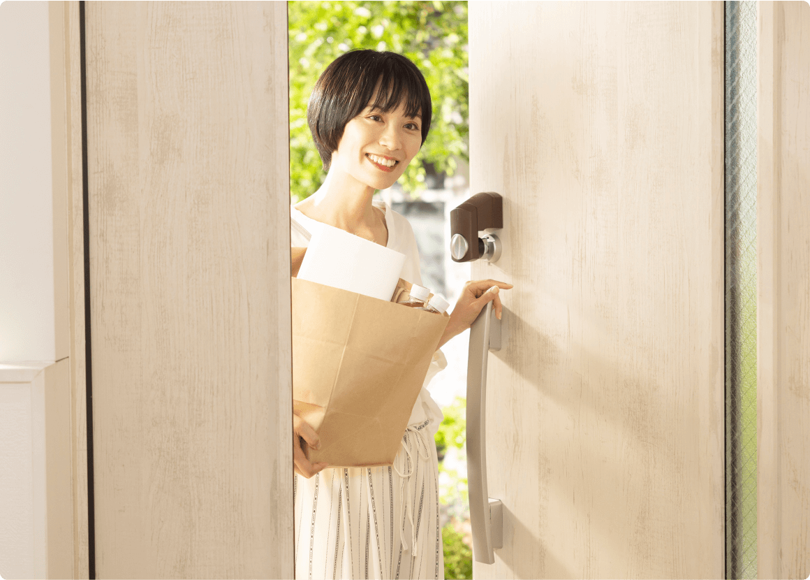 両手がふさがっているときのイメージ