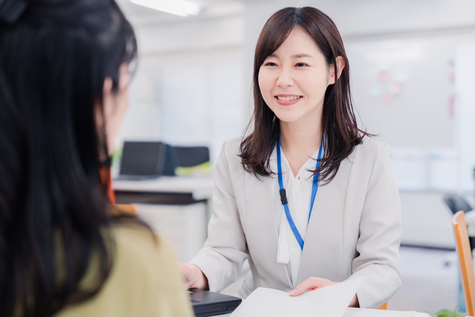 相談されている女性