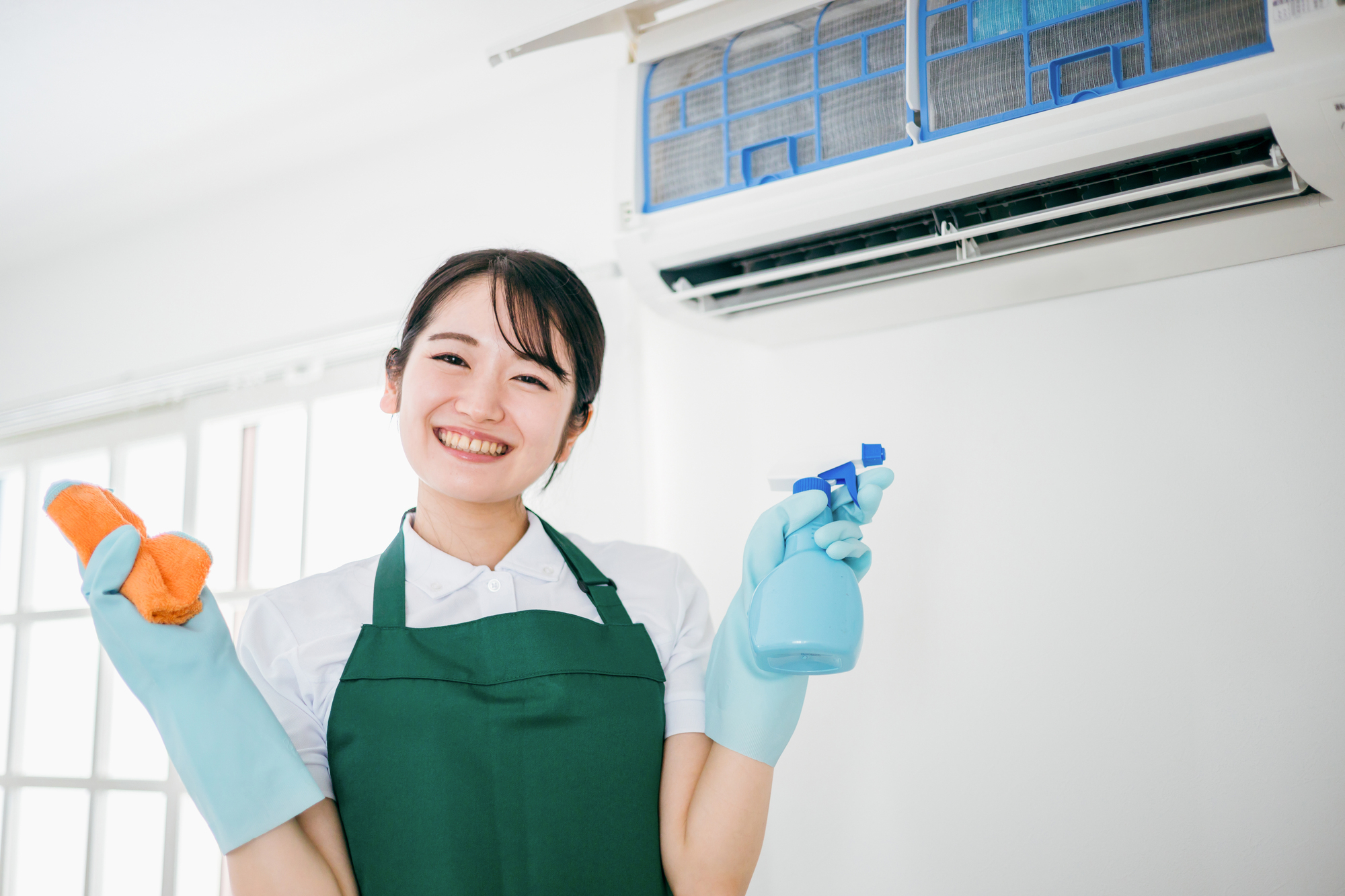エアコンの酸っぱい臭いの原因は?自分でできる対処とプロに頼む目安を解説
